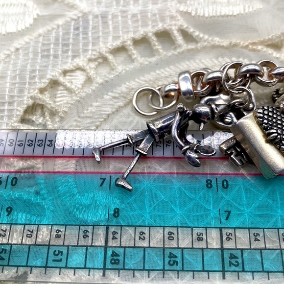 Vintage sterling silver, chunky and heavy charm bracelet 8 inches in length π - Picture 7 of 10